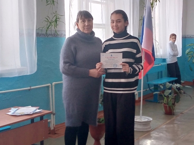 Вручение сертификатов участников городской научно-практической конференции &amp;quot;В мир поиска, в мир творчества, в мир науки!&amp;quot;.